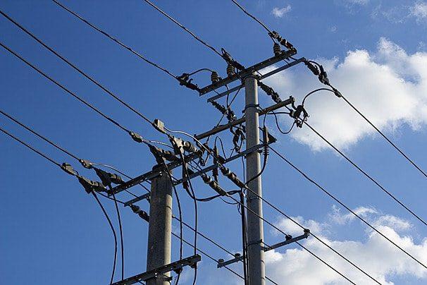 ขับรถชนเสาไฟฟ้า