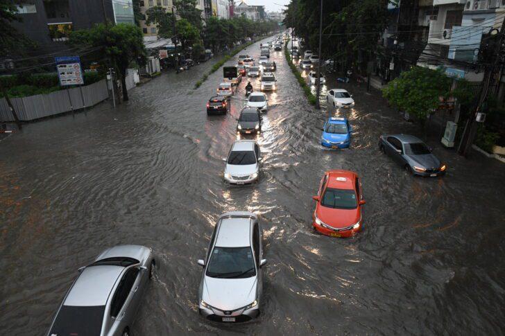 น้ำเข้าเครื่องยนต์