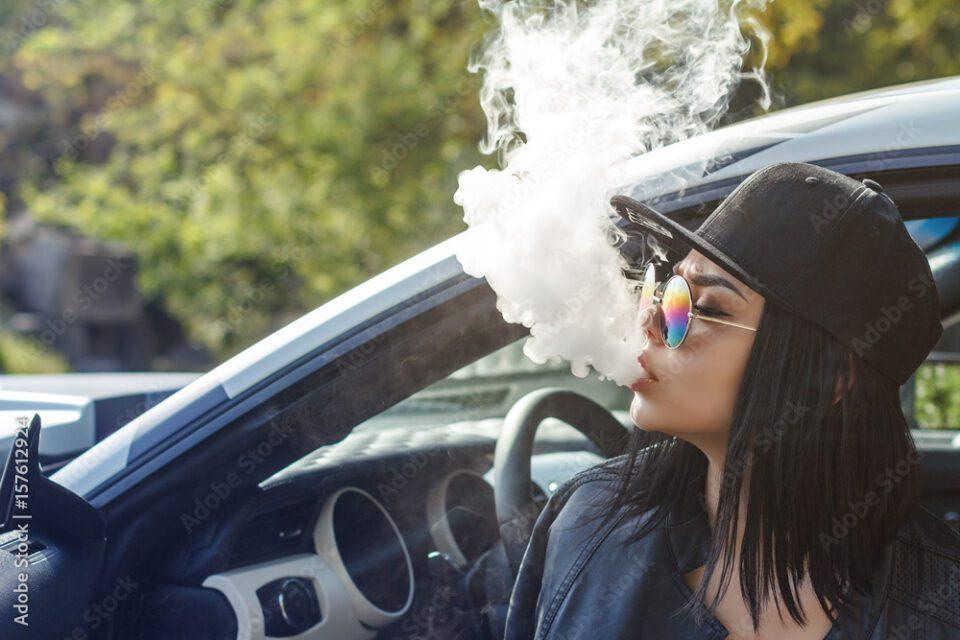 สูบบุหรี่ในรถ