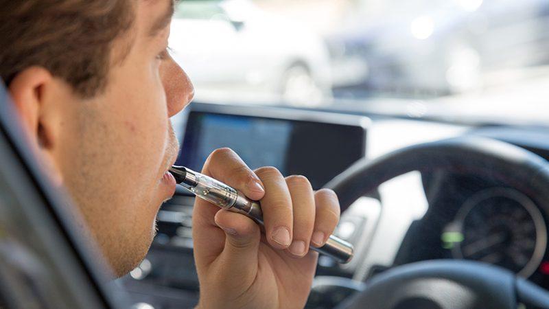 สูบบุหรี่ในรถ