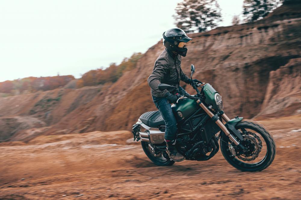 เบเนลลี่