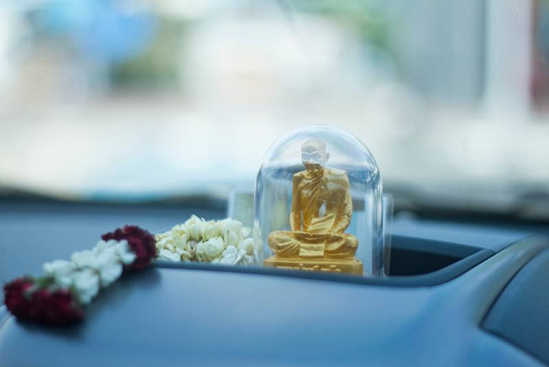 ตั้งพระในรถ ตั้งพระในรถ