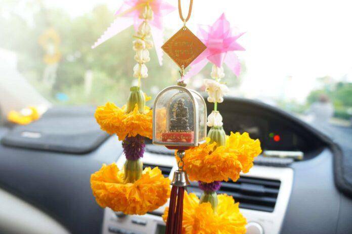 ตั้งพระในรถ ตั้งพระในรถ