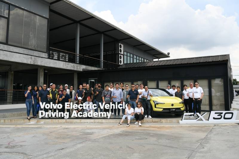 Volvo Electric Vehicle Driving