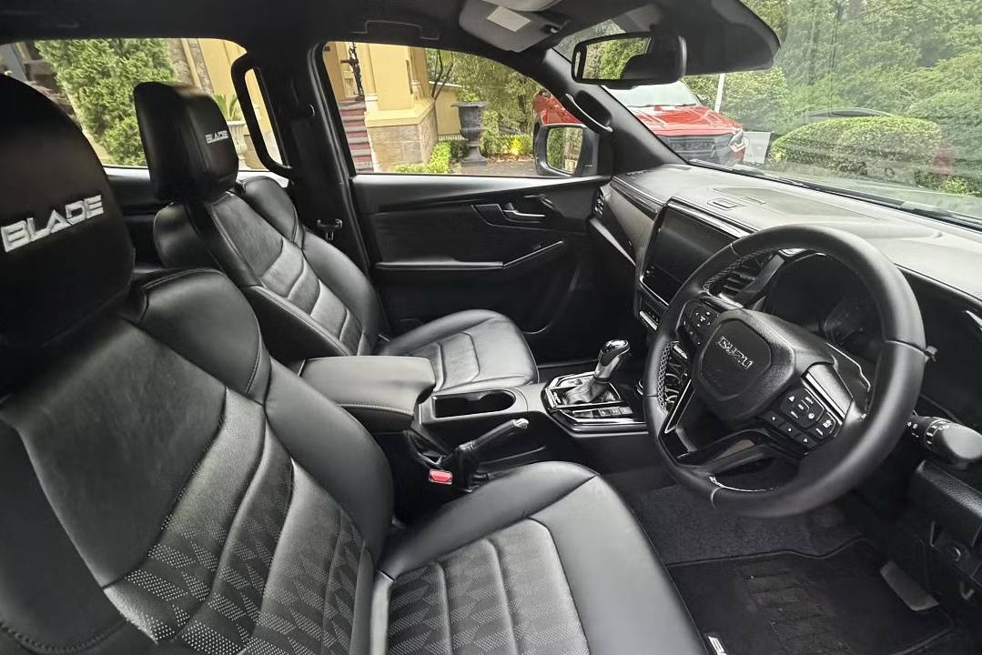 ISUZU D-MAX Blade