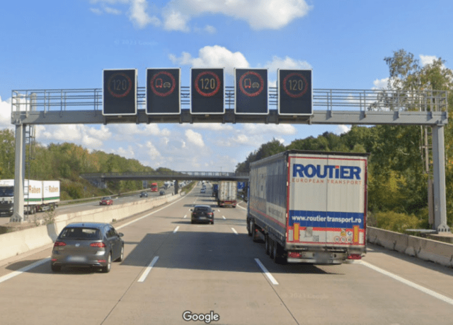 Autobahn ถนนไม่จํากัดความเร็ว ที่เยอรมัน