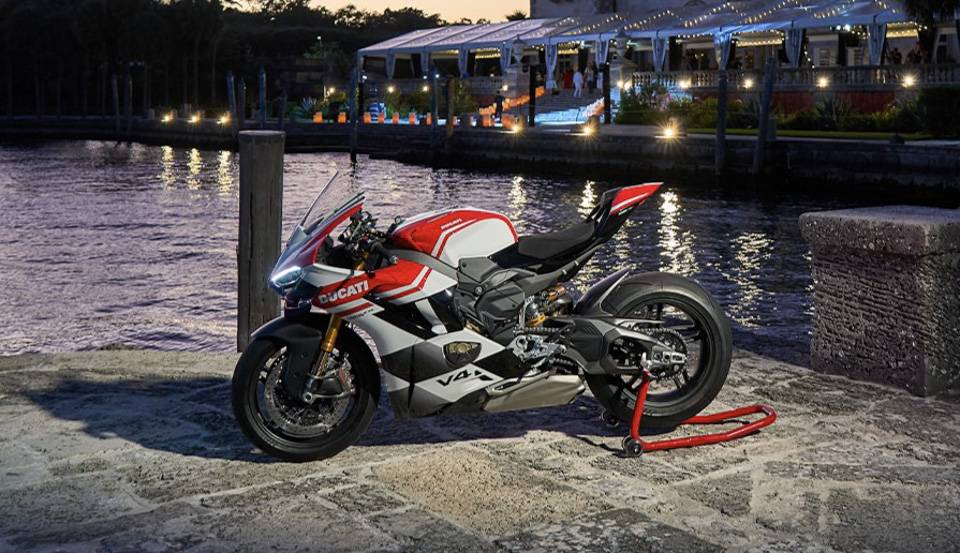 Ducati Panigale V4 Tricolore