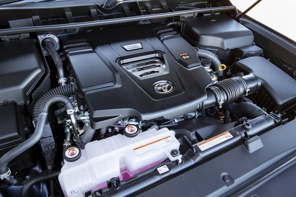 Toyota Land Cruiser 300 V6 twin turbo diesel engine