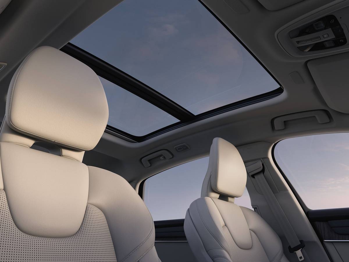 Refreshed Volvo S90 exterior